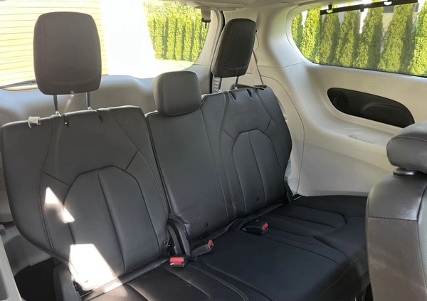 Chrysler Pacifica cena 129000 przebieg: 95000, rok produkcji 2020 z Czaplinek małe 596